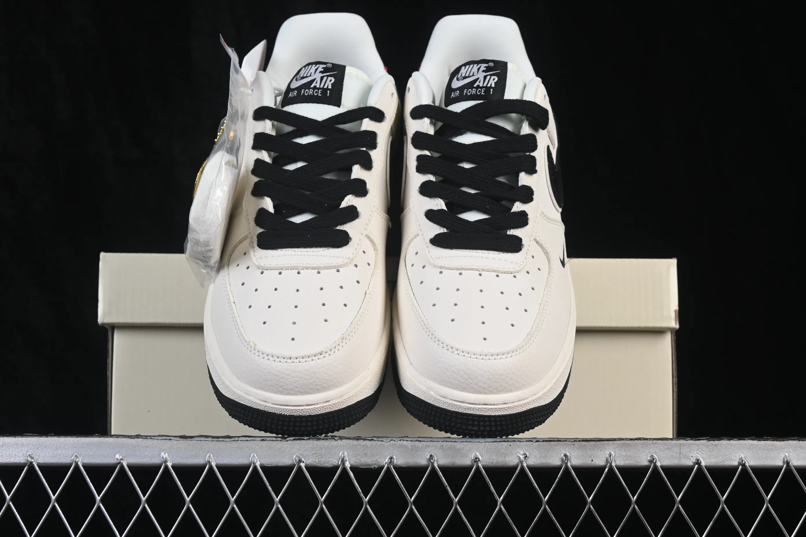 All categories Nk Air Force 1 Air Force series Nk Air Force 1 Low Air Force low-top Nike Air Force 1'07 Low Retro beige black red Air Force 1 low-top casual sneakers DD1982-324